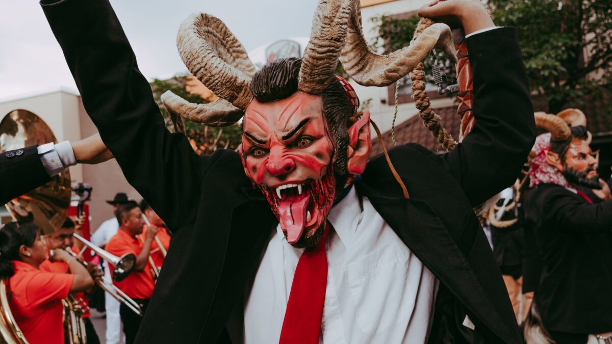 Guggenmusik und Masken an der Berner Fasnacht
