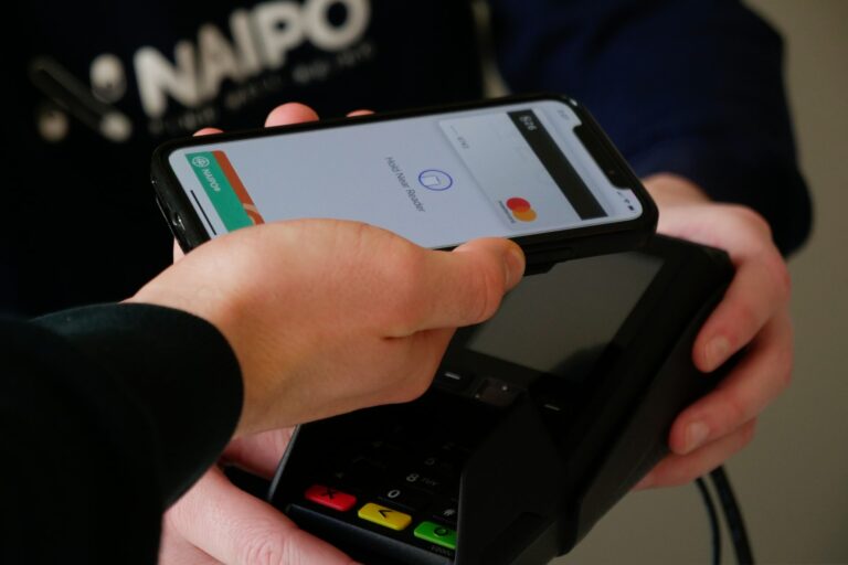 PayPal vs. PostFinance – Zahlungsanbieter im Vergleich