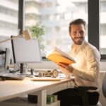 Präventive Physiotherapie für Büroangestellte: Haltungsschäden vorbeugen