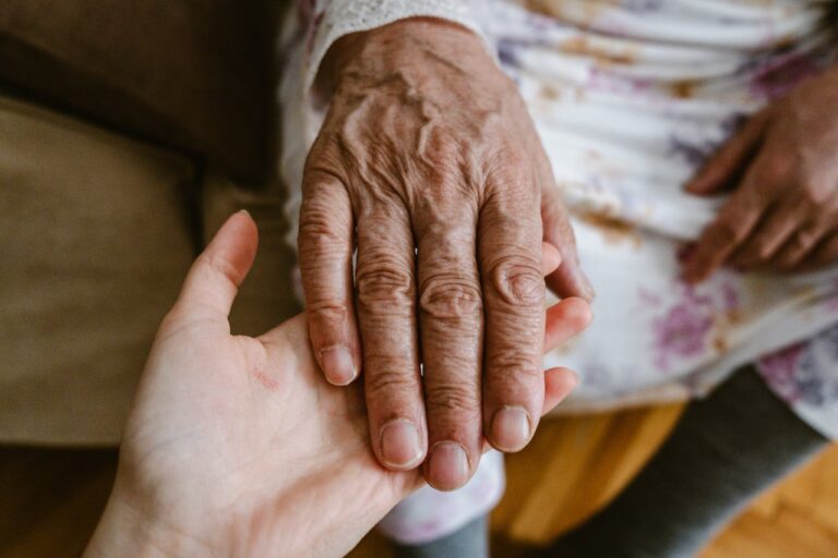 Frühzeitige Anzeichen von Arthritis in den Händen und mögliche Behandlungen: Ein umfassender Leitfaden