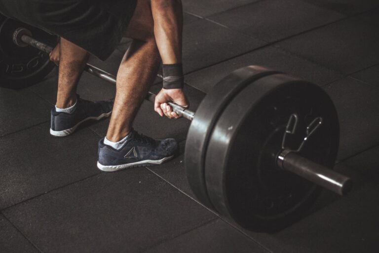 Fehler beim Kreuzheben vermeiden: Tipps für sicheres Training
