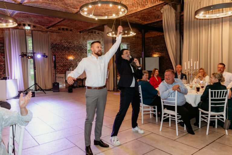 Hochzeitsmoderation im Trend: Moderne Elemente für unvergessliche Hochzeitsfeiern