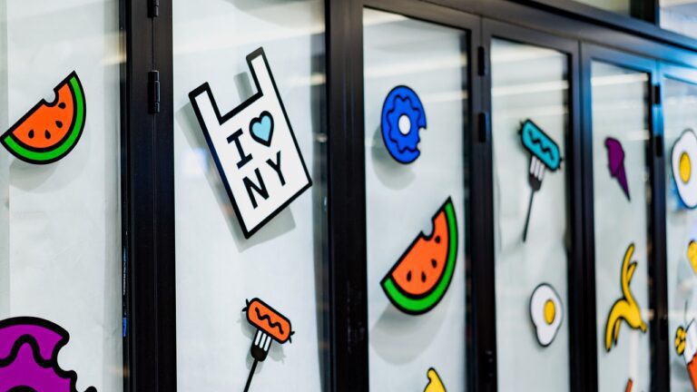 Nie wieder langweilige Sticker: Bringen Sie Farbe in Ihr Leben mit gedruckten Stickern