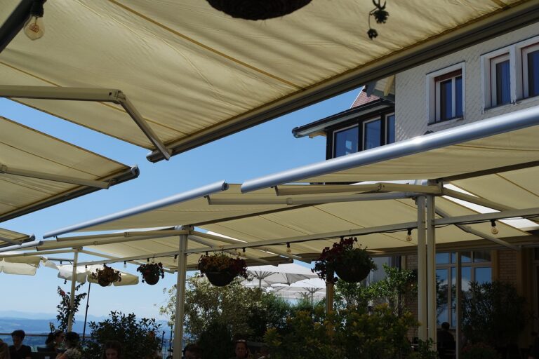 Stilvoll und praktisch: Sonnensegel für den perfekten Sommer
